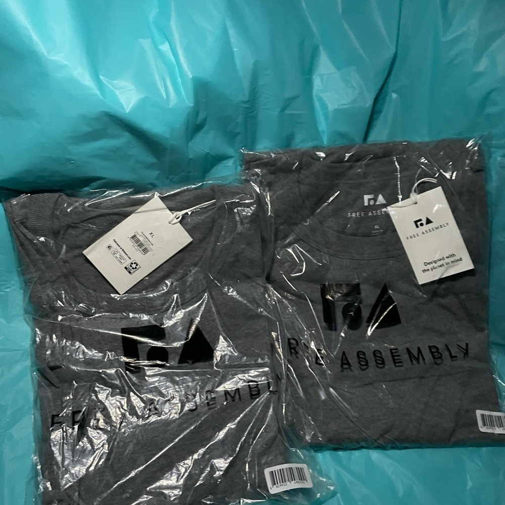 FARE ASSEMBLY Gray Short Sleeve Men's Tee